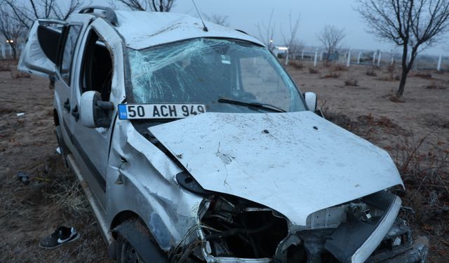 Kontrolden Çıkan Hafif Ticari Araç Tarlaya Uçtu