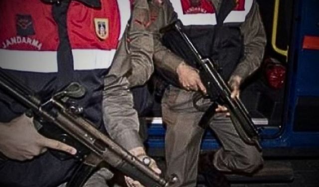 Kayseri’de eve operasyon! Hücüm yeleği, balistik yelek, gaz maskesi ele geçirildi