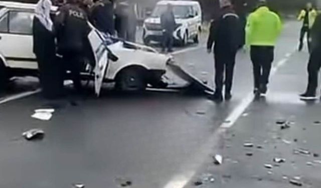 Altunhisar’da iki araç çarpıştı: 4 kişi ağır yaralandı!