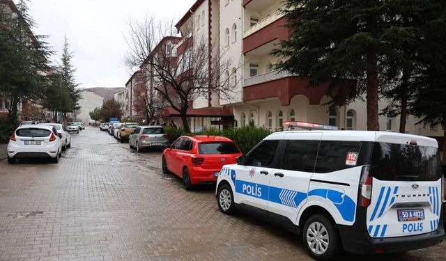 Eşini bıçaklayarak ağır yaralayan şahıs Niğde’de kaza yapınca yakalandı