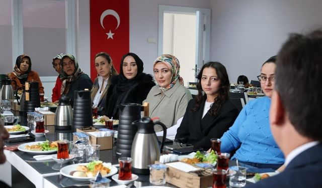 Erkeklerin girmesinin yasak olduğu kafeye Başkan Şengül'den ziyaret