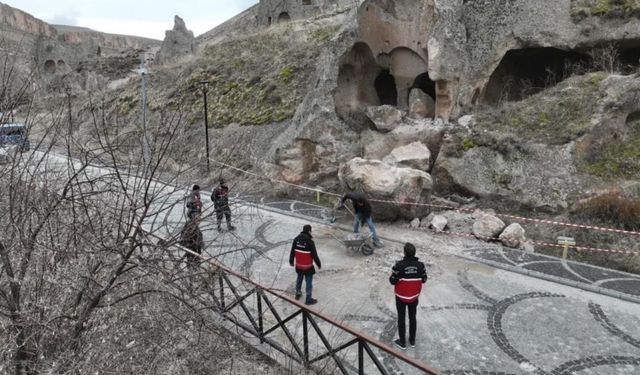 Soğanlı Vadisi'nde dev kaya kopması! Ekipler harekete geçti