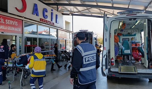 Adana tarım işçilerini taşıyan minibüs devrildi: 15 yaralı