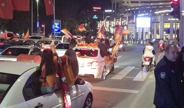 Kayseri’de Galatasaray taraftarından derbi kutlaması