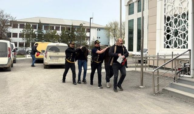 Milyonluk vurgun yapan sahte polisler altınlarla birlikte yakalandı