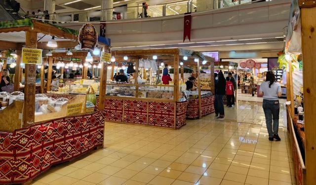 Kayseri’de AVM’nin altında 'sosyete' değil 'servet' pazarı! Ekmek 350 TL'ye satılıyor