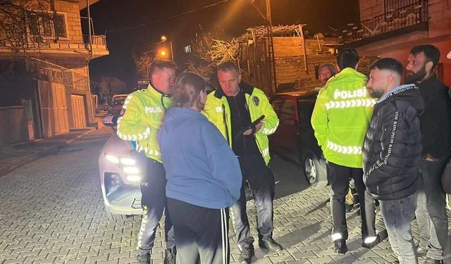 Kaza yapan arkadaşının aracını kaçırdı! Kadın olay yerinde kaldı