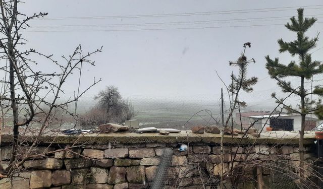 Kayseri’ye kış geri döndü! Kar yağışı başladı