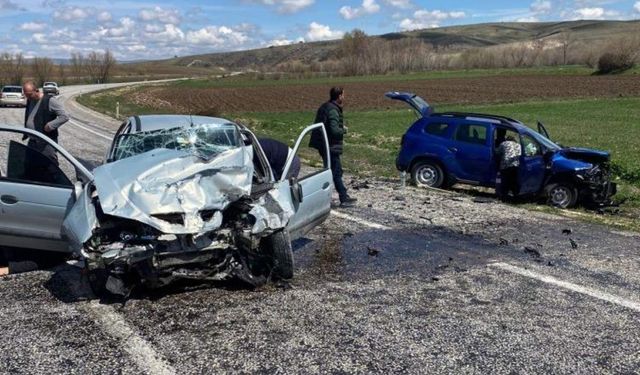 Yozgat’ta iki otomobil çarpıştı: 4 yaralı