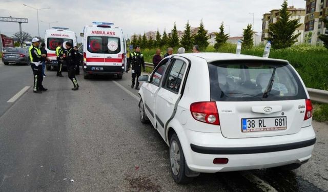 Kayseri yolunda otomobiller çarpıştı: 7 yaralı