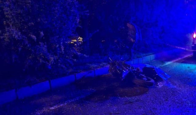 Devrilen motosikletin sürücüsü hayatını kaybetti