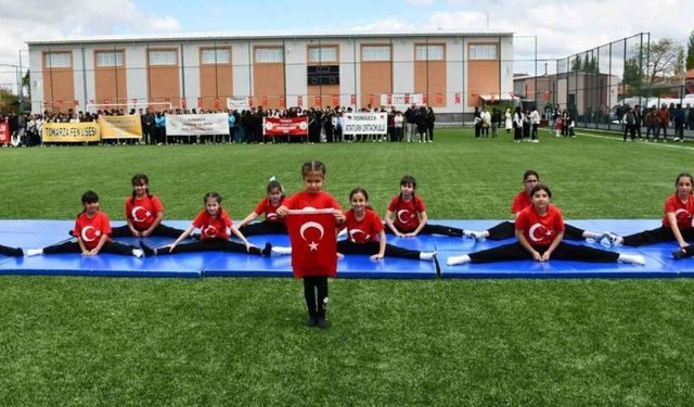 Tomarza’da bayram coşkusu: Herkes Atasını andı!