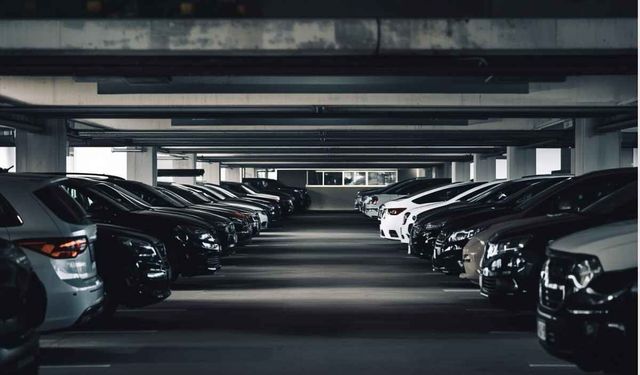 Develi’de otopark tartışması büyüyor: Vatandaşlardan ücret ve altyapı tepkisi!