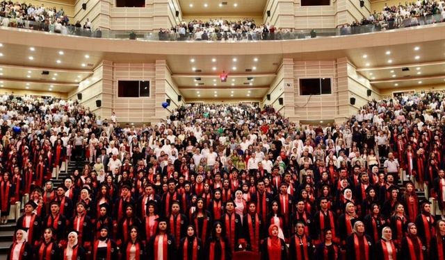 ERÜ Sağlık Hizmetleri Meslek Yüksekokulu’nda 415 öğrenci mezun oldu!