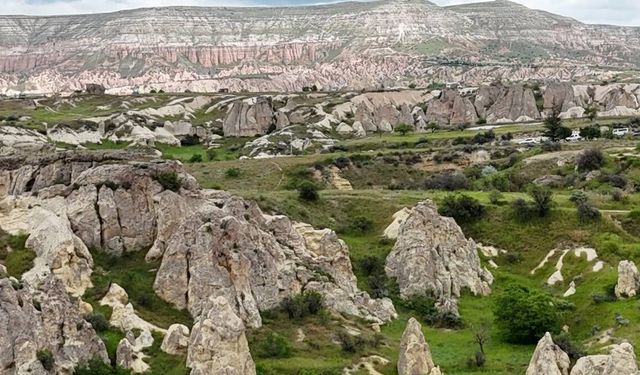 Kapadokya’nın rengi değişti! Peri bacalarını görenler tanıyamadı