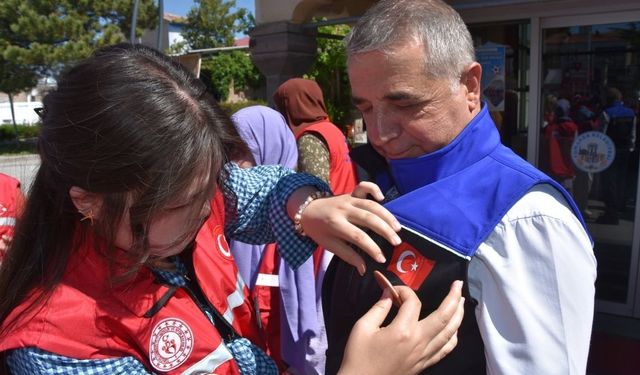 Kayserili Belediye Başkanına dikkat çeken rozet!