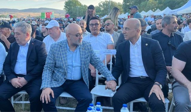 AK Parti ve CHP el ele, kol kola, aynı karede!