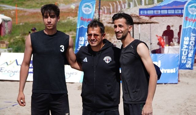 Erciyes’te plaj voleybolu heyecanı: Emre Belözoğlu da konuk oldu