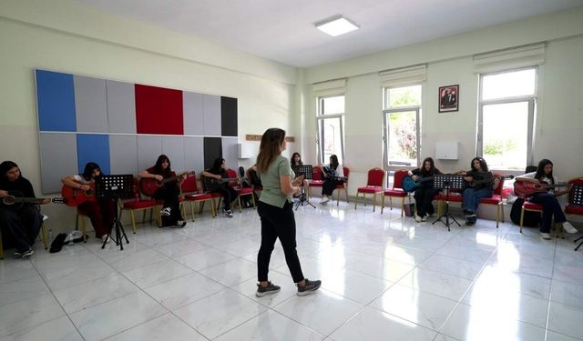 Kayseri’de sanat dolu yaz: Büyükşehir Konservatuvarı’na rekor katılım!
