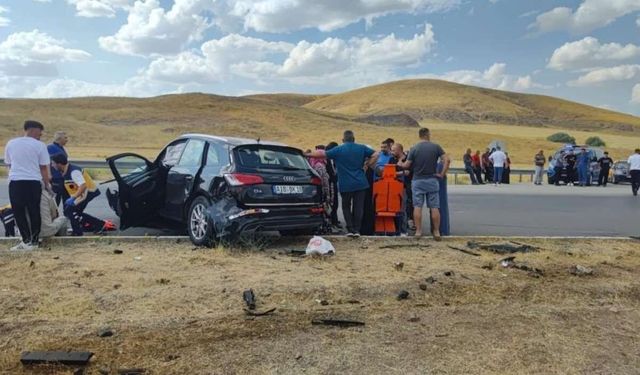 Sivas-Kayseri yolunda trafik kazası: 1'i ağır 8 yaralı