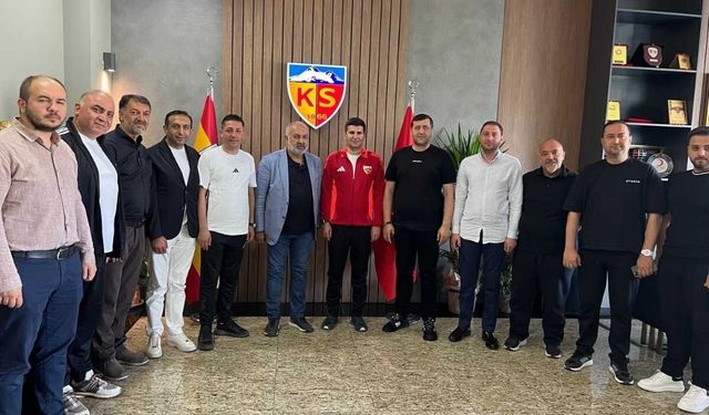 Ülkü Ocakları Genel Başkanı Ahmet Yiğit Kayserispor'u ziyaret etti