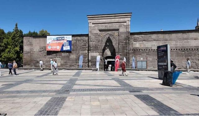 Kayseri'de YKS tercih döneminde ücretsiz destek! Adaylar akın etti