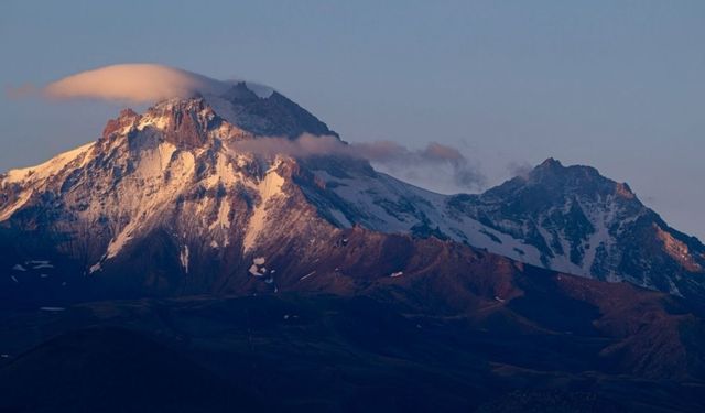 Erciyes’e mevsimin ilk karı düştü: Kayseri’de kış sezonu erken mi başlayacak?