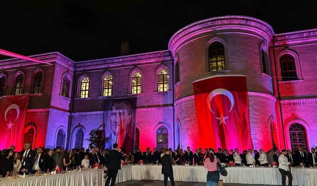 Kayseri Valiliği tarafından düzenlenen 30 Ağustos resepiyonu başladı: Protokol bir arada!