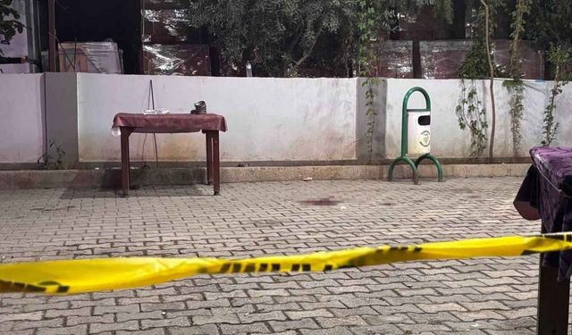 Adana’da husumetli iki aile kahvehanede çatıştı: 1 ölü 5 yaralı