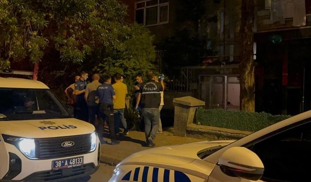 Kayseri’de üvey babasını bıçakladı: Kaçıp eczaneye sığındı