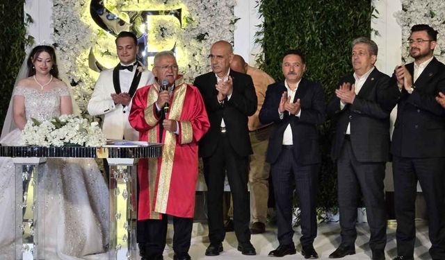 Kayserili iş insanının oğlu evlendi! Görkemli düğüne siyaset ve iş dünyası akın etti