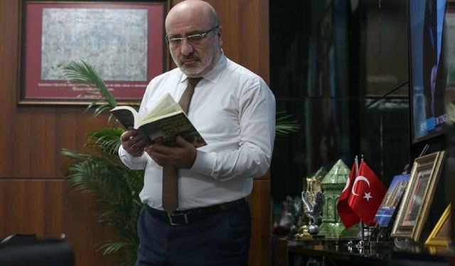 Kayseri Üniversitesi Rektörü Kurtuluş Karamustafa'dan duygulandıran 'baba' mesajı!