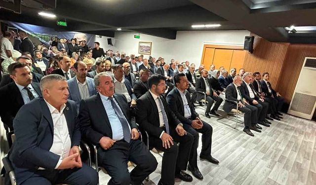 AK Parti’ye geçen Mustafa Dursun ilk toplantısına katıldı: İlçemize hayırlar getirsin!