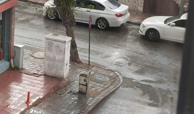 Kayseri’de kuvvetli sağanak etkili oldu: Sokakları göle çevirdi