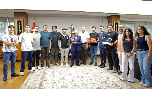 Memduh Büyükkılıç şampiyon olan TEKNOFEST gençleriyle buluştu!