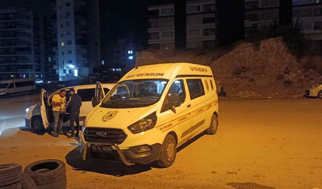 Adana’da sevgilisinin eski kocası eve gelince pencereden kaçmaya çalışırken düşen adam hayatını kaybetti