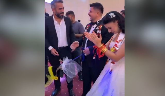 Et seven arkadaşının düğününe keçiyi süsleyip getirdi