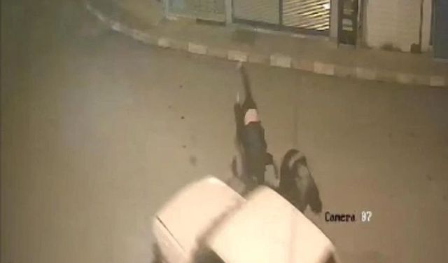 Adana’da elektrikli bisiklete çarpan sürücü yoluna devam etti