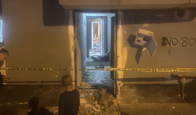 Adana'da 2 çocuğun bulunduğu eve patlayıcı attılar! Kapı ve camlar parçalandı