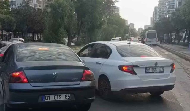 Adana'da 180 bin lira ceza korkusu! Sürücüler araçtan inip kavga edemedi