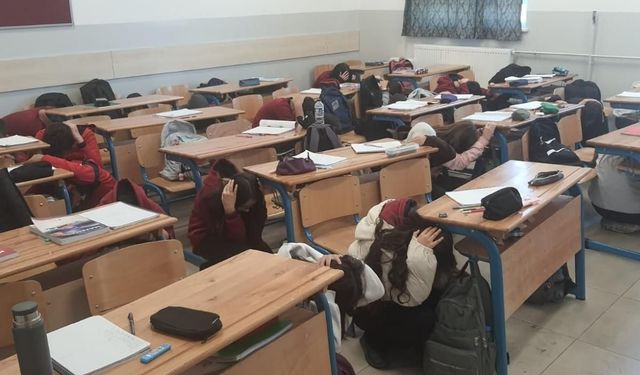 MEB 81 ilde tatbikat düzenledi: Veliler okullara çağırıldı