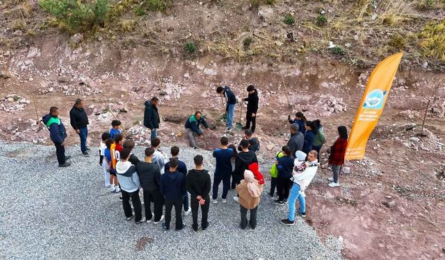 Büyükşehir’den Kayseri’ye yeşil dokunuş: 1.150 fidan toprakla buluştu!