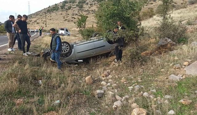 Yahyalı- Kapuzbaşı yolunda otomobil devrildi: 4 yaralı!