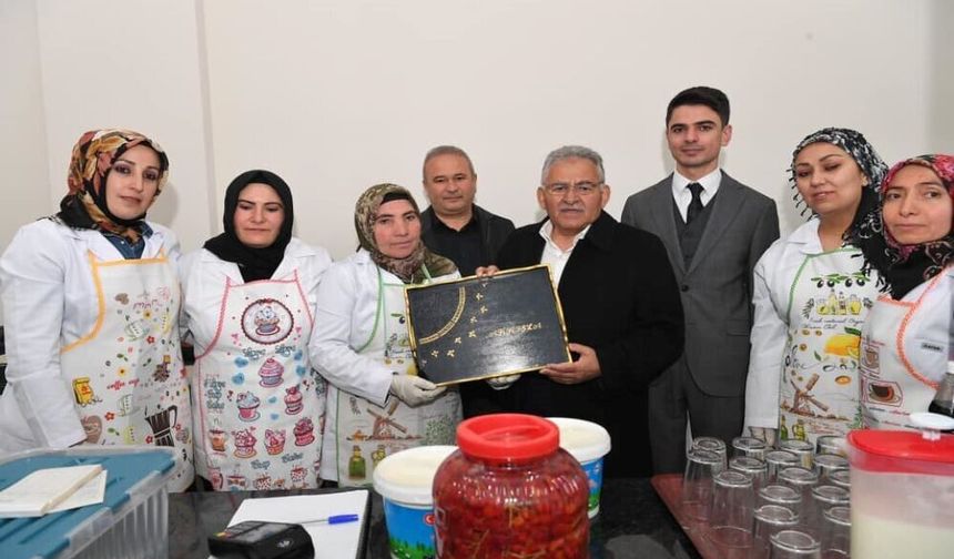 Başkan Büyükkılıç, Akkışla'da Üreten Kadınlarla Buluştu