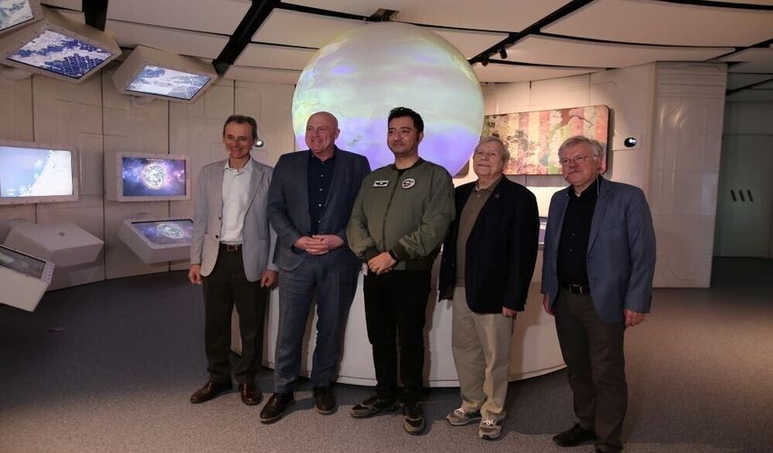 Dünyaca Ünlü Astronotlar Uzayda Yaşadıkları İlginç Anıları Anlattı