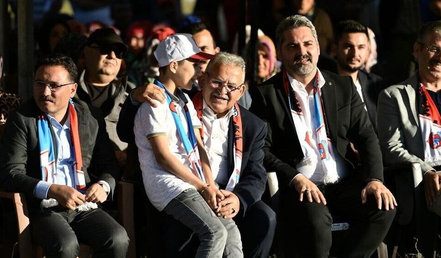 Vali Çiçek Ve Başkan Büyükkılıç, Akkışla Yoğurt Bayramı Ve Kilim Festivali’nde vatandaşla buluştu