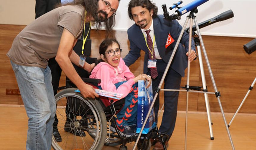 ERÜ’de Kozmik Söyleşi ve Bilim Etkinliği Düzenlendi