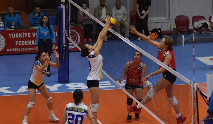Kayseri Voleybol Spor Kulübü 2-0 geriden gelerek 3-2 kazandı