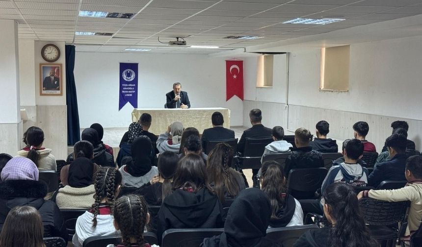 Yeşilhisar’da gençlik semineri: Başkan Taşyapan tecrübelerini anlattı