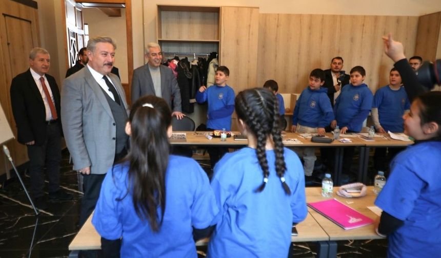 Kayseri’de İngilizce kampı fark yarattı: Melikgazi’de gençlere büyük ilgi!